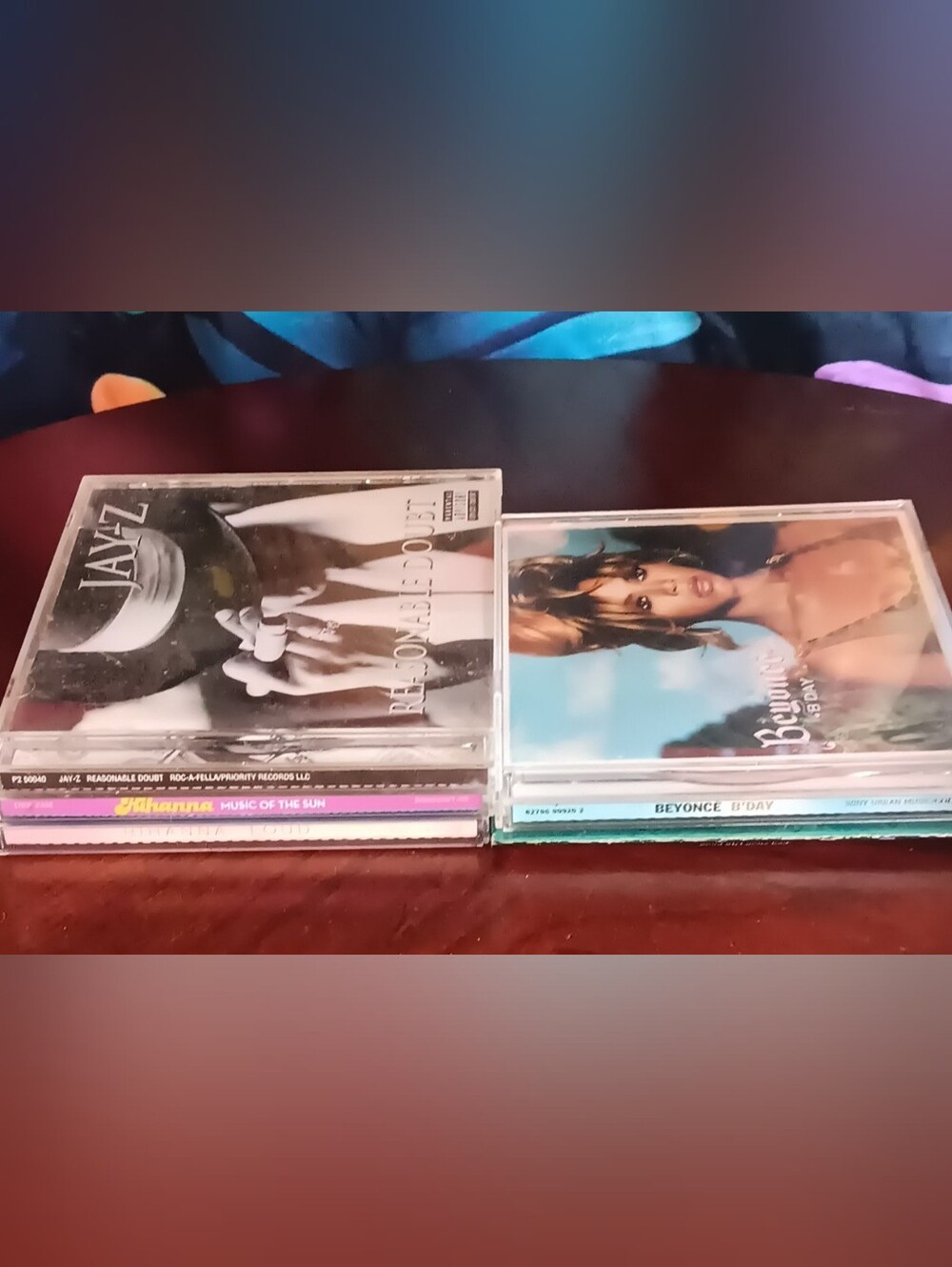CD Lot RHIANNA. JAY Z. IMCLUDES TWO EMPTY CASES WITH INSERTS OF RHIANNA BEONCE